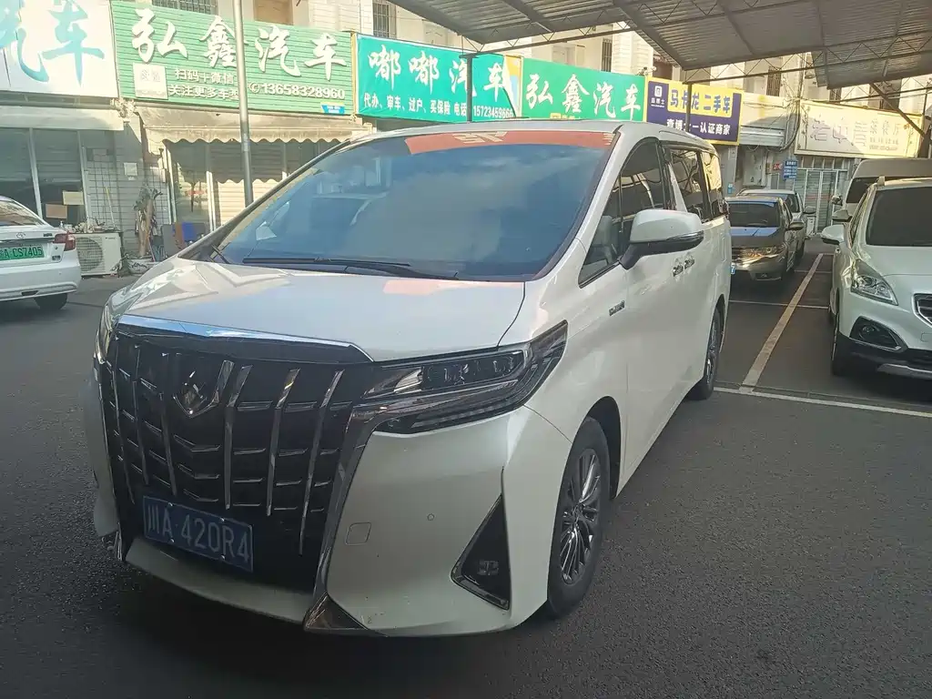 Toyota Alphard — фото 2