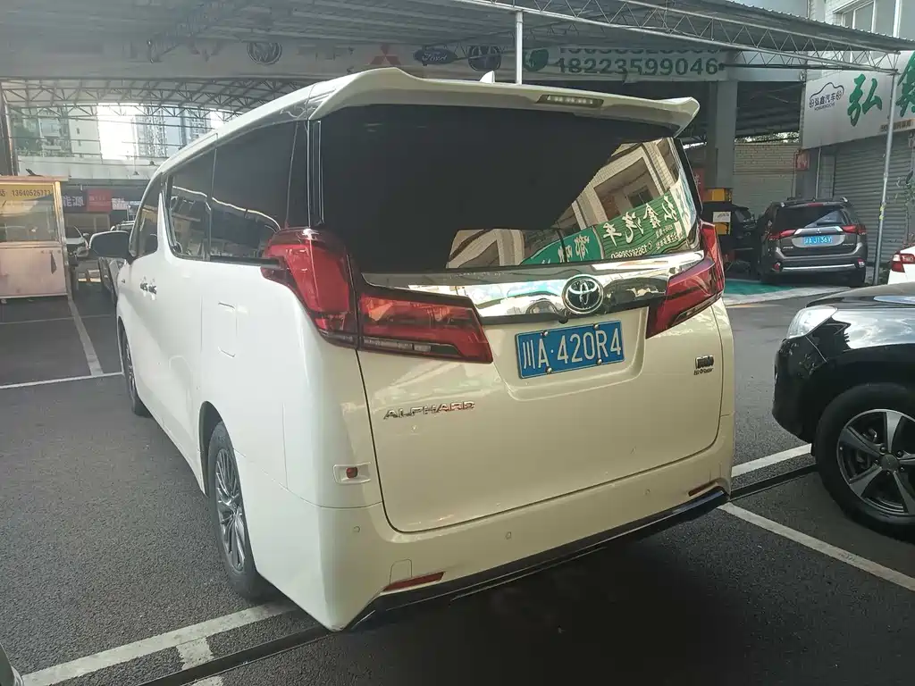 Toyota Alphard — фото 4