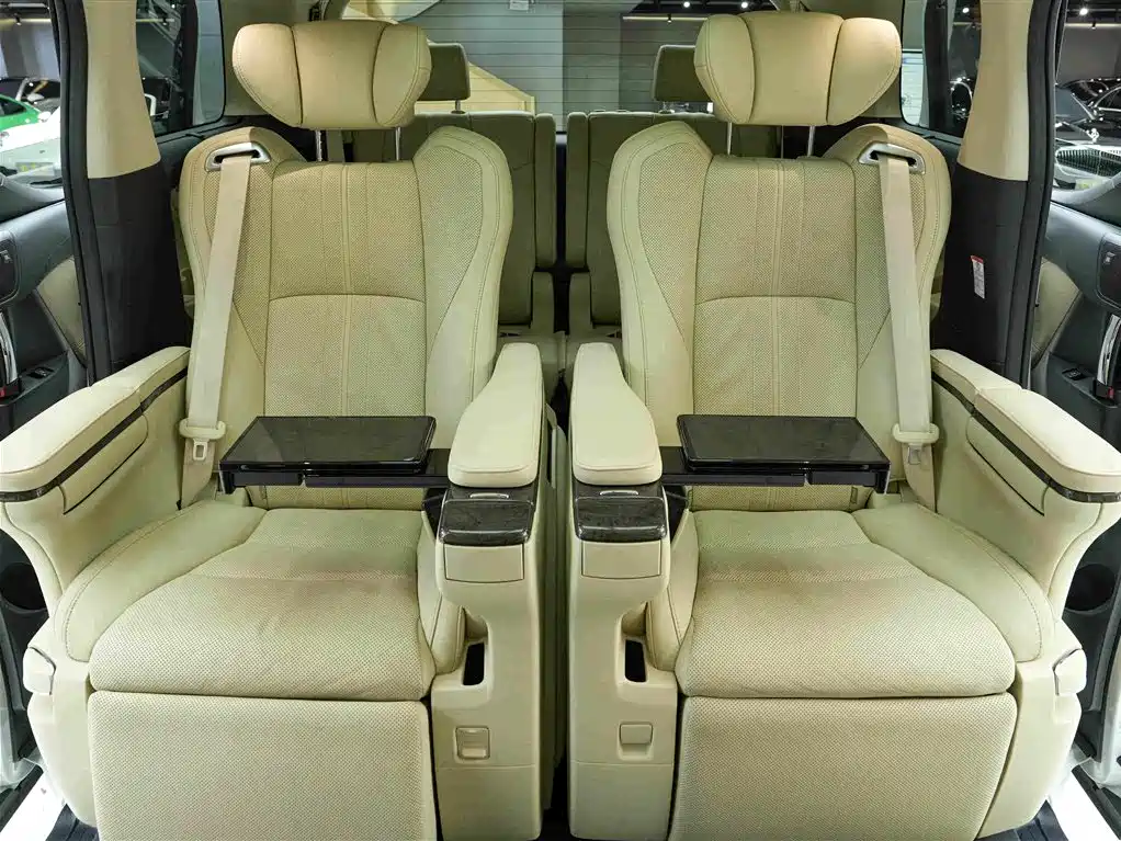 Toyota Alphard — фото 14