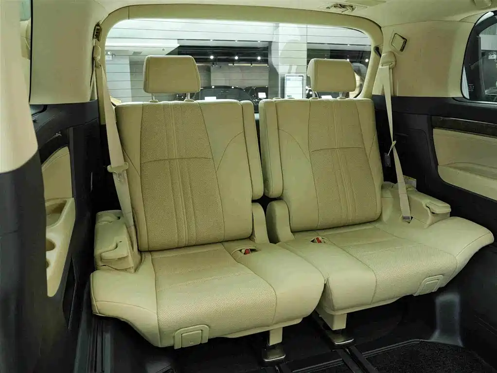 Toyota Alphard — фото 15