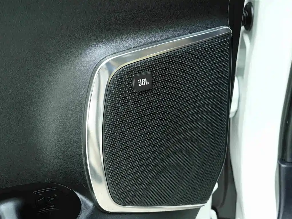 Toyota Alphard — фото 17