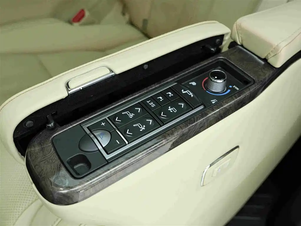 Toyota Alphard — фото 18