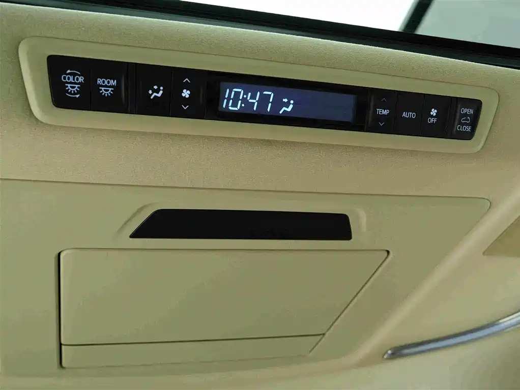 Toyota Alphard — фото 19
