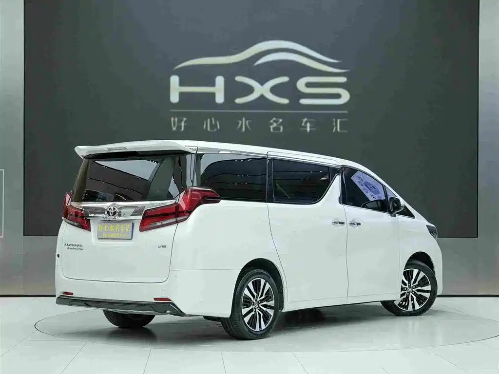 Toyota Alphard — фото 4
