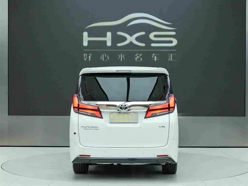 Toyota Alphard — фото 5