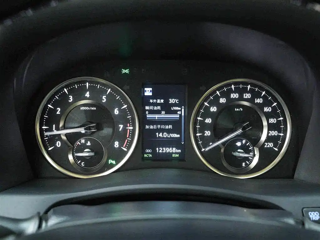 Toyota Alphard — фото 8