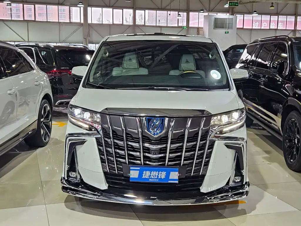 Toyota Alphard — фото 2