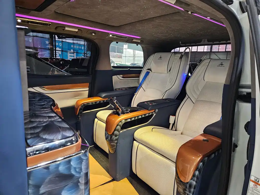 Toyota Alphard — фото 14
