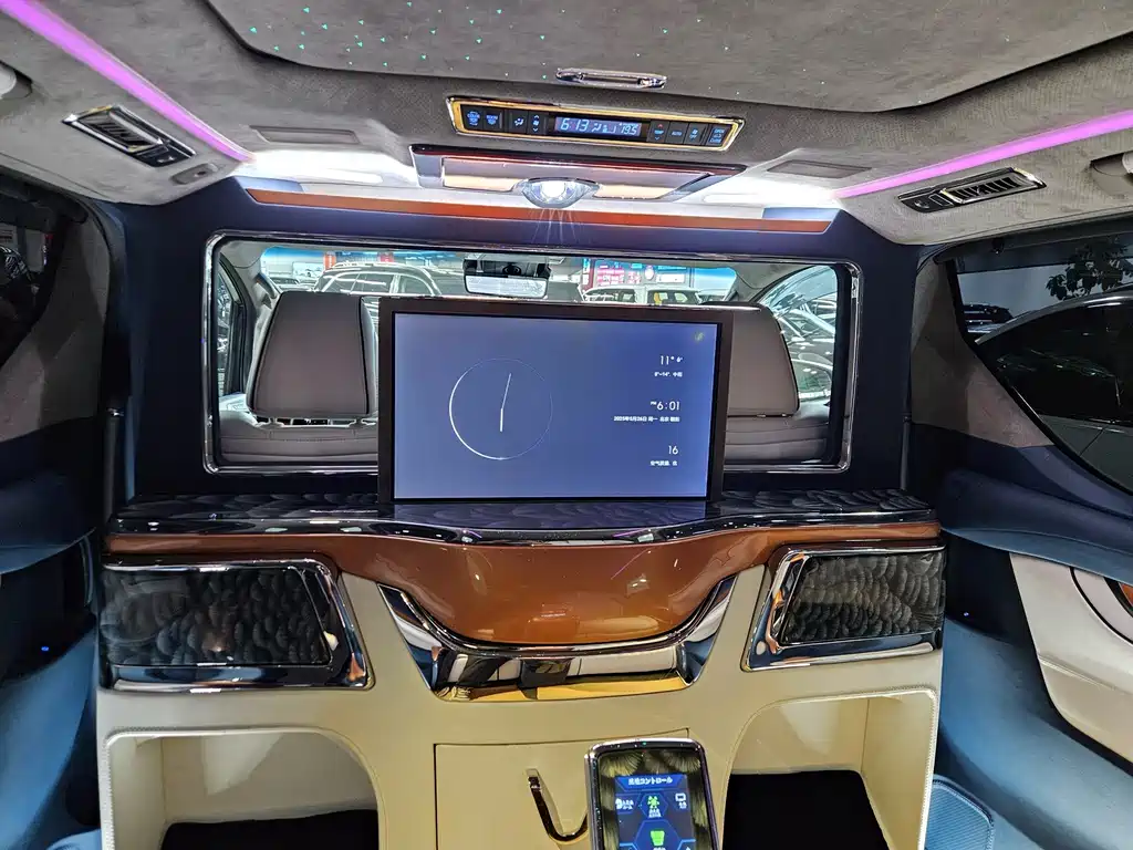 Toyota Alphard — фото 15