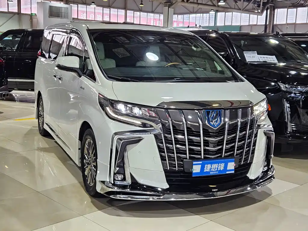 Toyota Alphard — фото 3