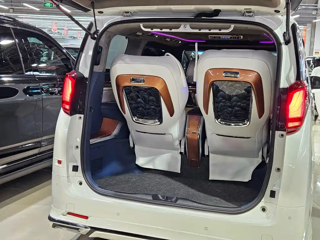 Toyota Alphard — фото 23