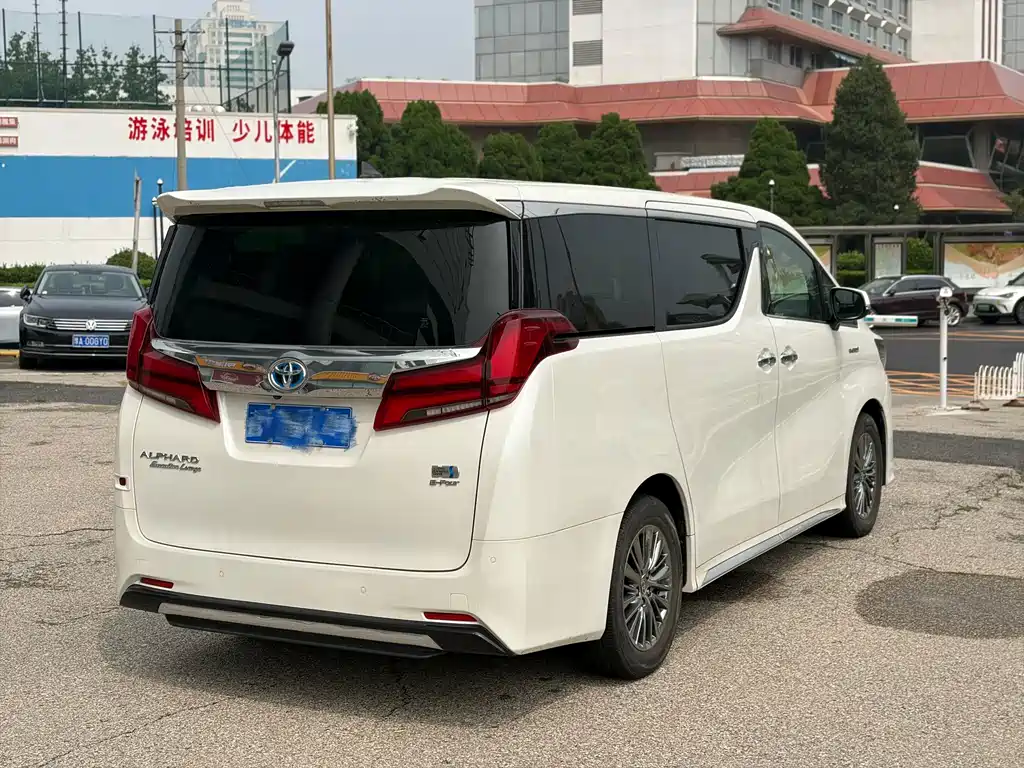 Toyota Alphard — фото 4