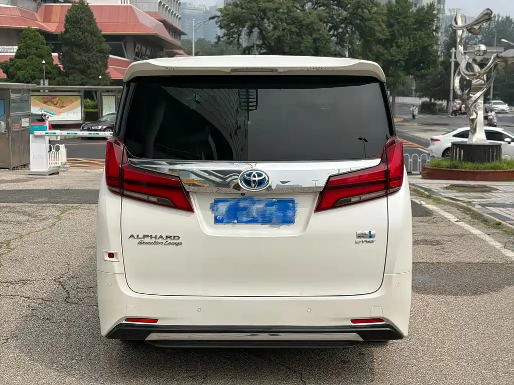 Toyota Alphard — фото 5
