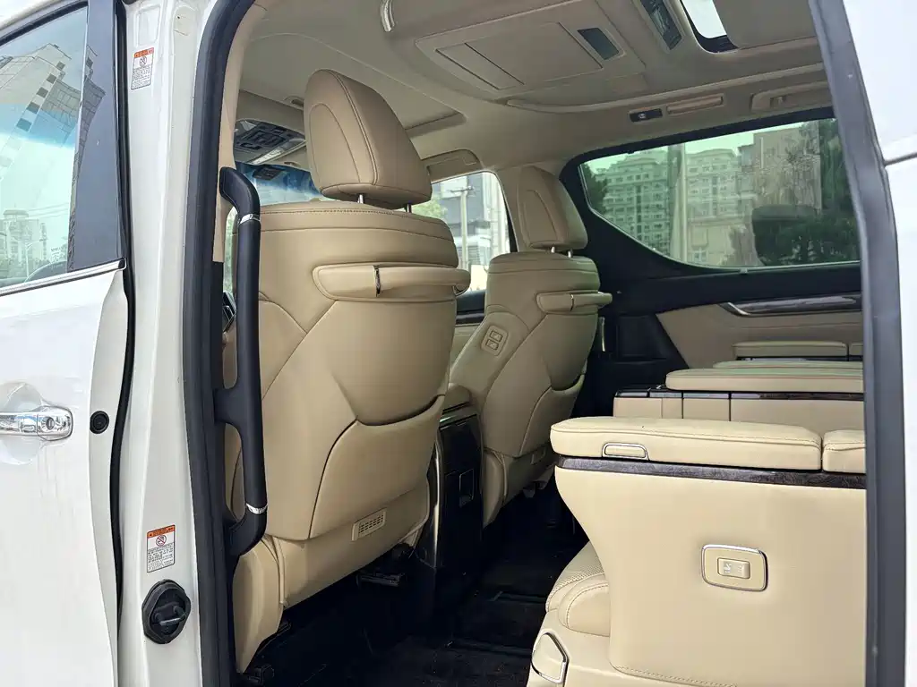 Toyota Alphard — фото 6