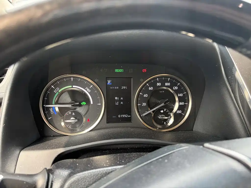 Toyota Alphard — фото 8
