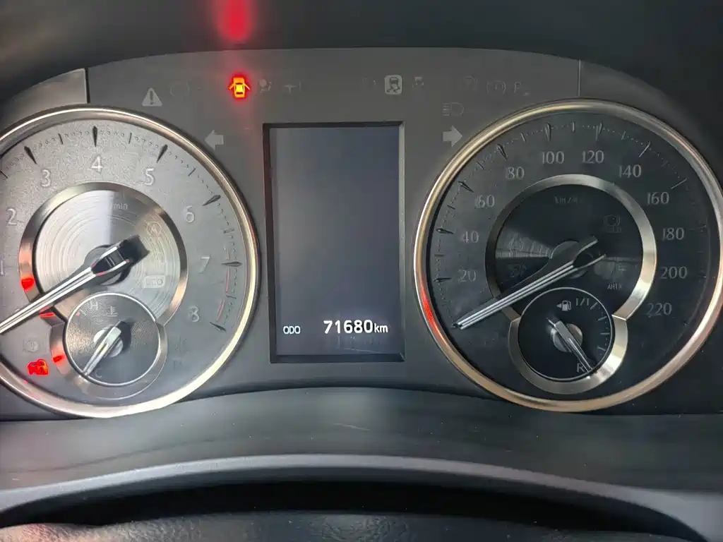 Toyota Alphard — фото 12