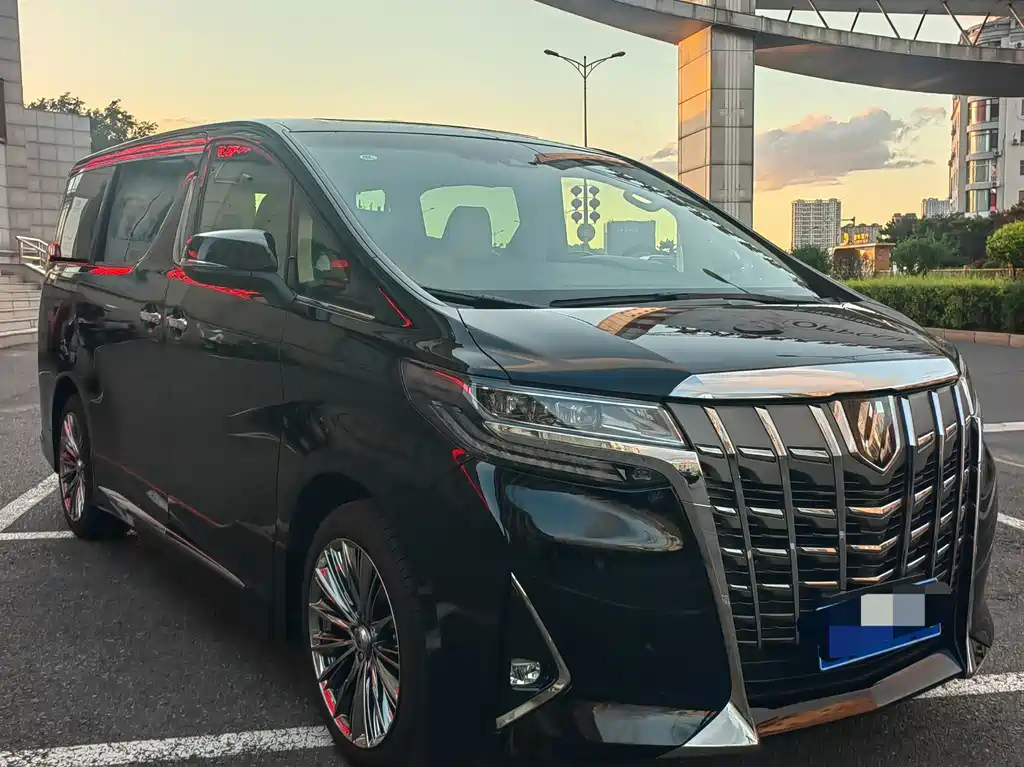 Toyota Alphard — фото 5