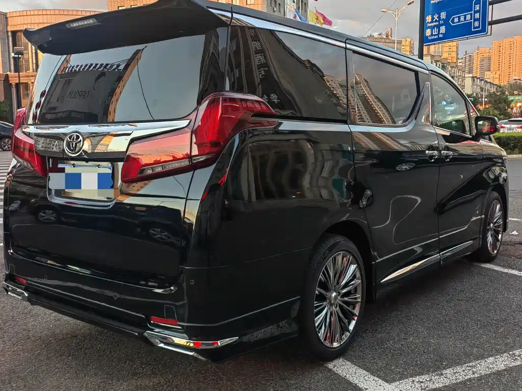 Toyota Alphard — фото 6