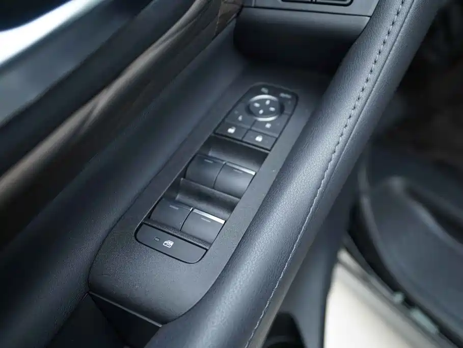 Toyota Alphard — фото 11