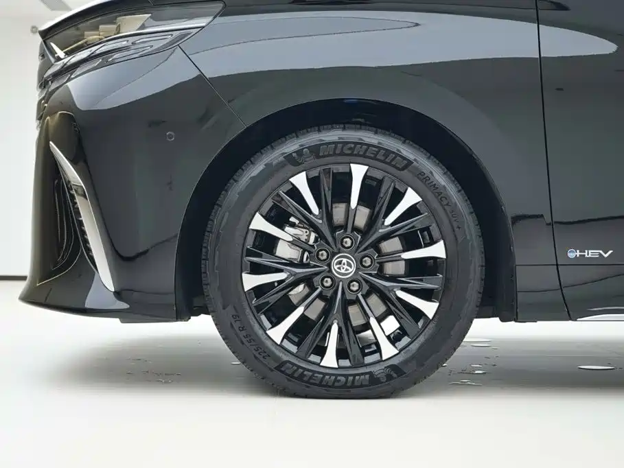 Toyota Alphard — фото 15