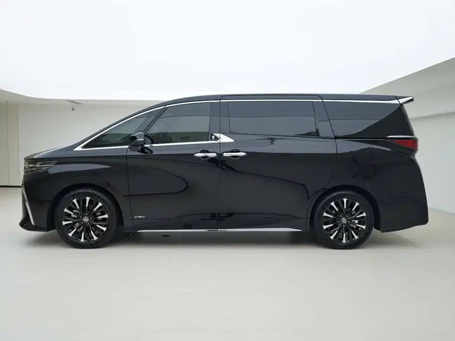Toyota Alphard — фото 3