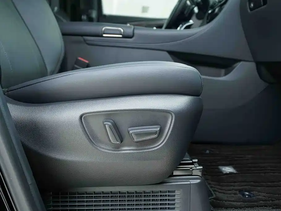Toyota Alphard — фото 21