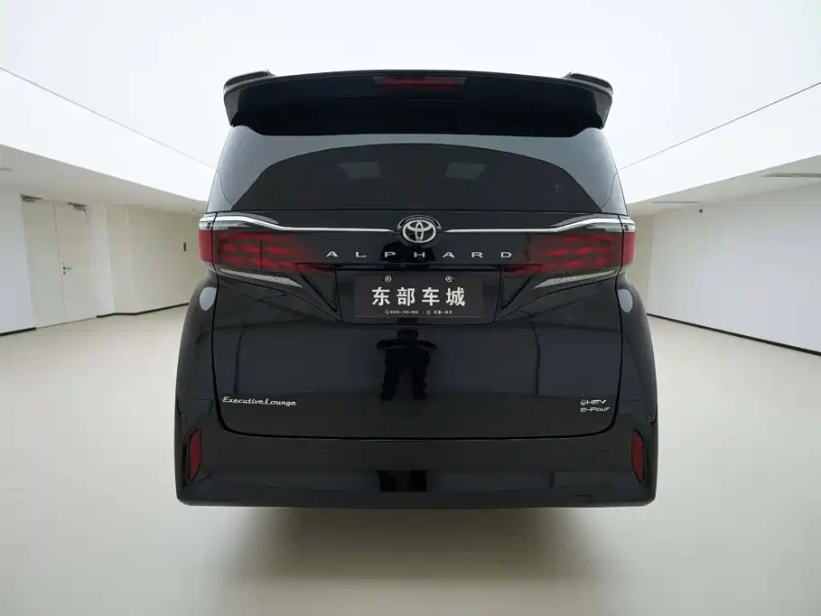 Toyota Alphard — фото 4