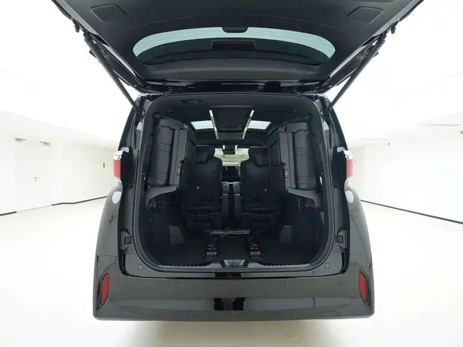 Toyota Alphard — фото 6