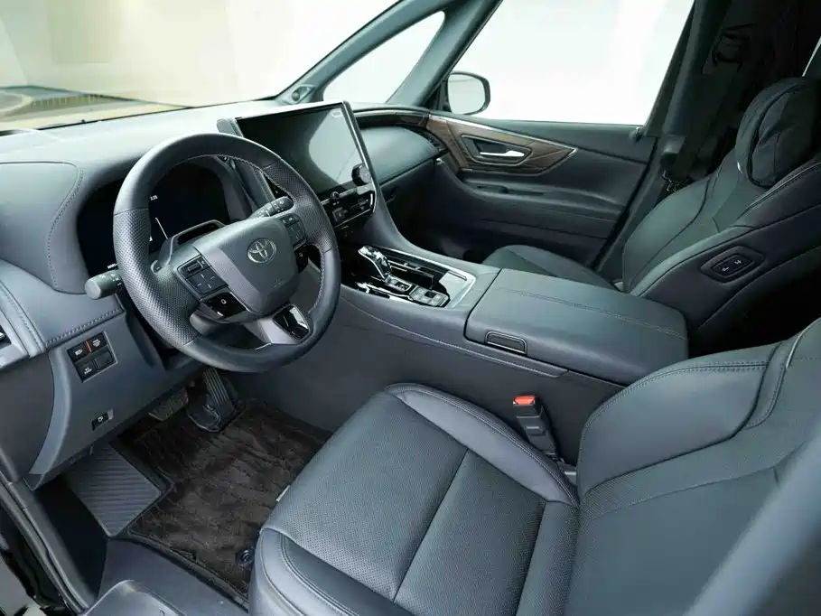 Toyota Alphard — фото 10