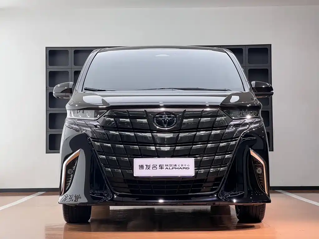 Toyota Alphard — фото 2