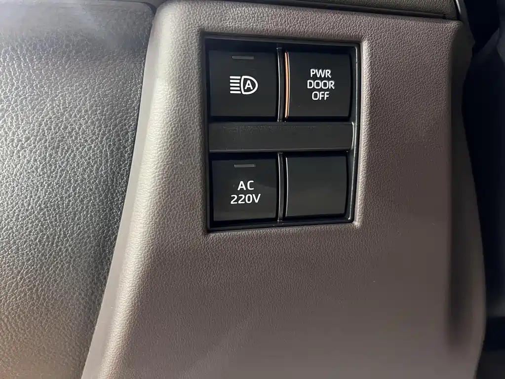 Toyota Alphard — фото 15