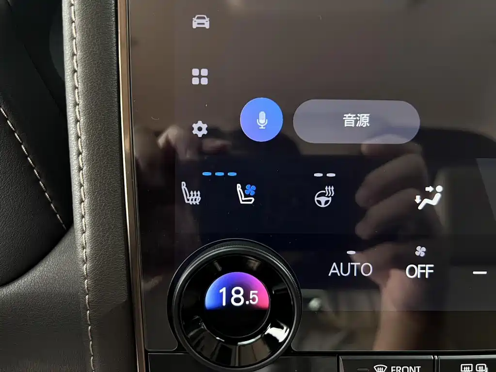 Toyota Alphard — фото 24