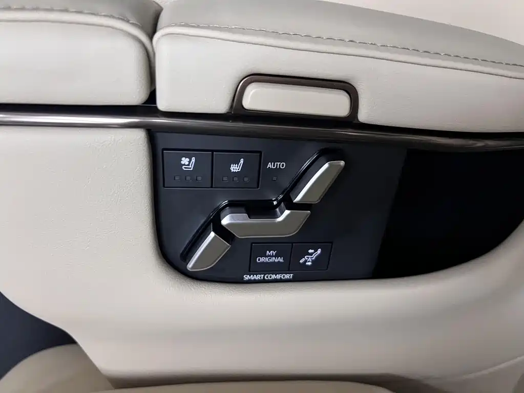 Toyota Alphard — фото 28