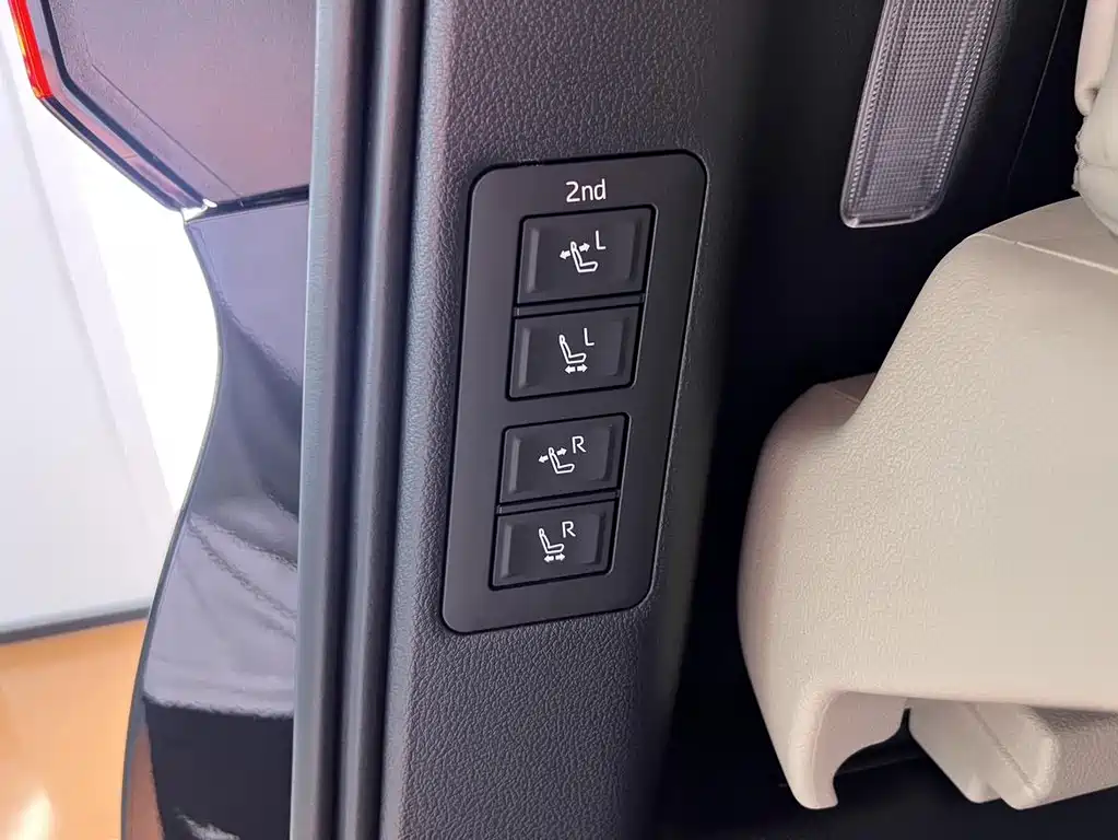 Toyota Alphard — фото 33