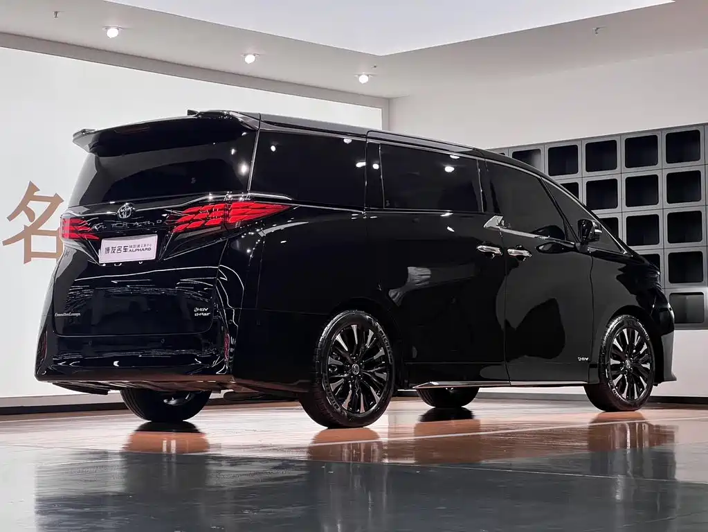 Toyota Alphard — фото 5