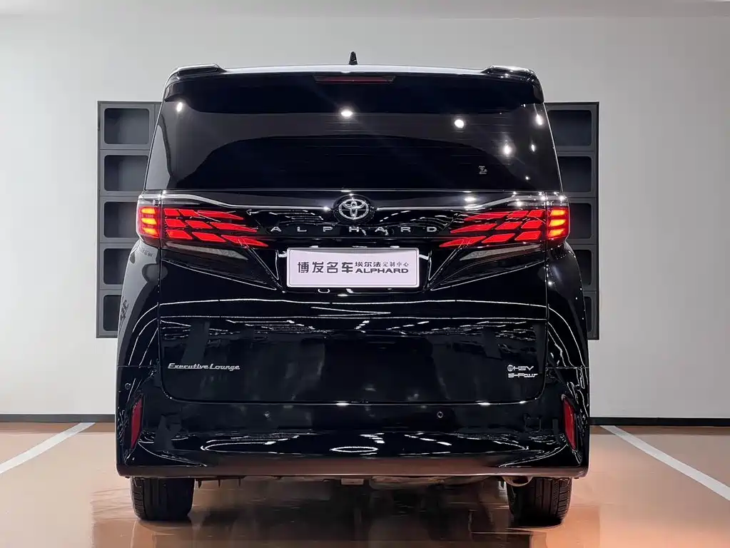 Toyota Alphard — фото 6