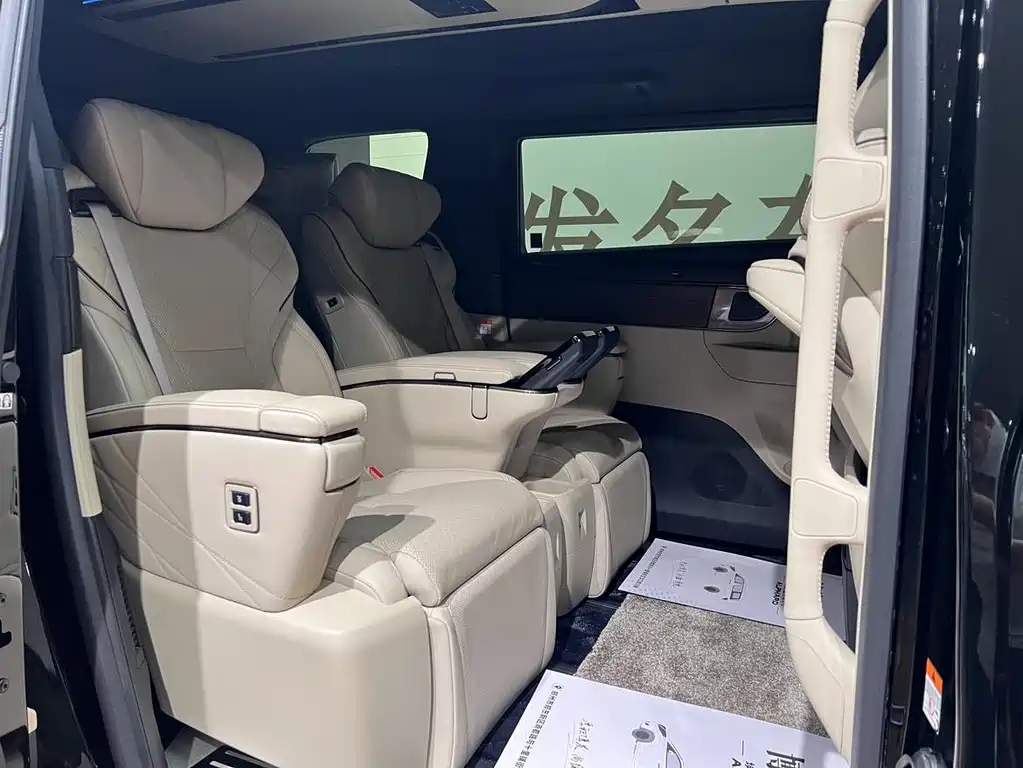Toyota Alphard — фото 8