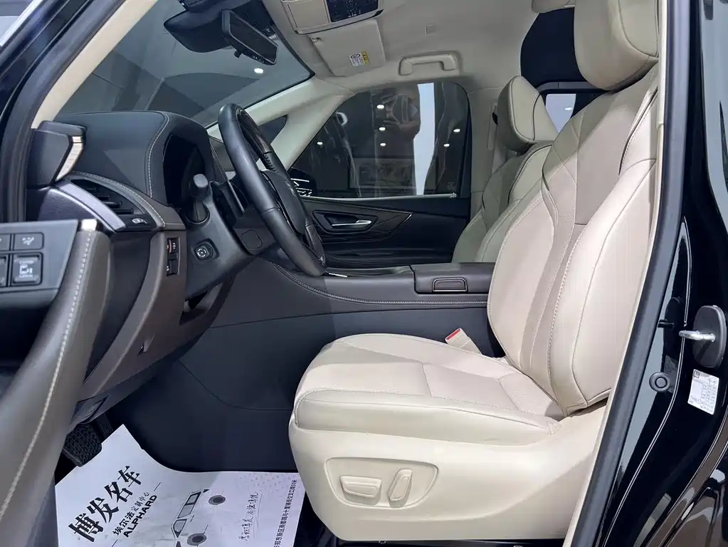 Toyota Alphard — фото 10
