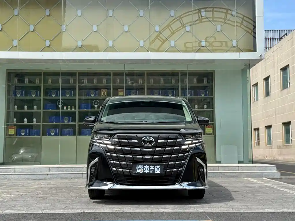 Toyota Alphard — фото 2