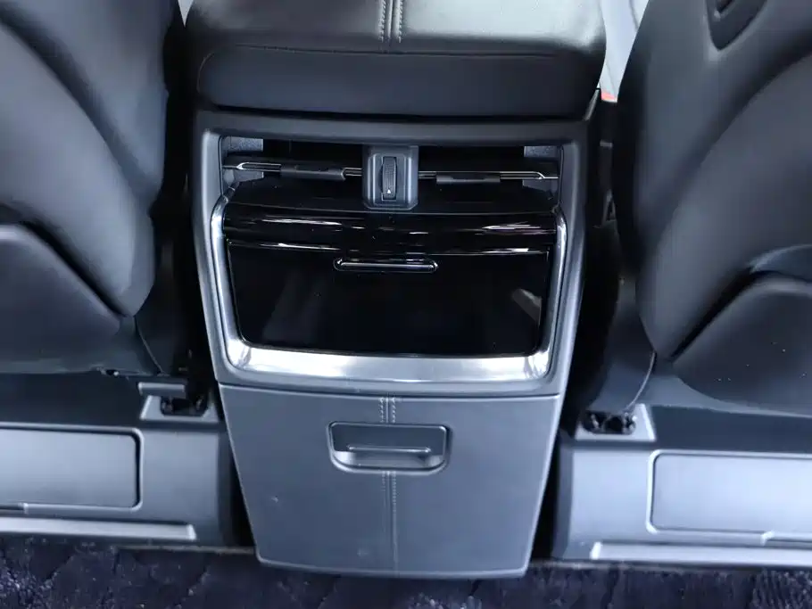 Toyota Alphard — фото 18