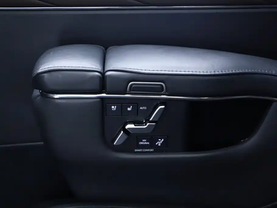 Toyota Alphard — фото 28