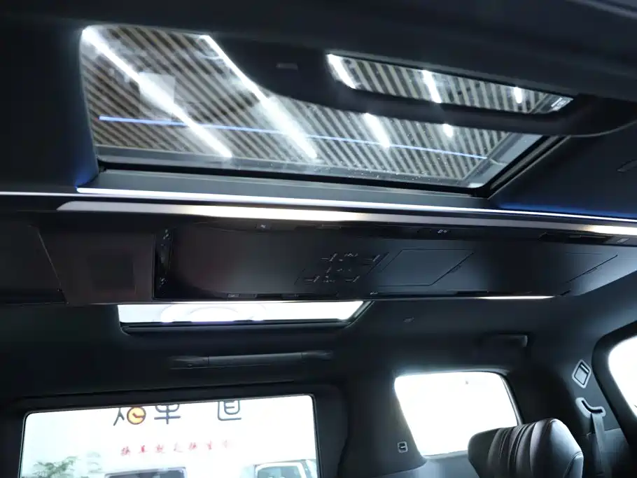Toyota Alphard — фото 33
