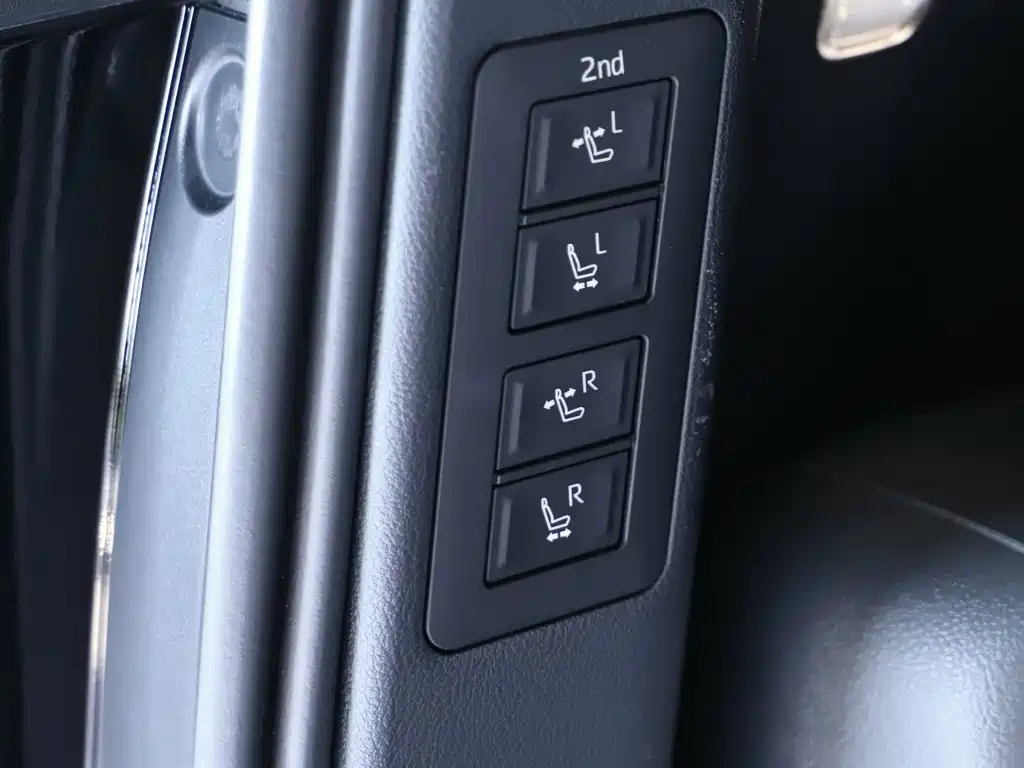 Toyota Alphard — фото 35