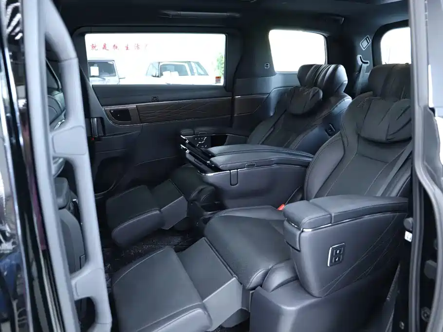 Toyota Alphard — фото 7
