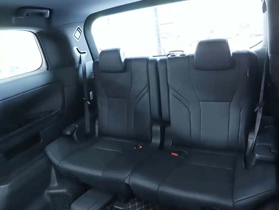 Toyota Alphard — фото 8