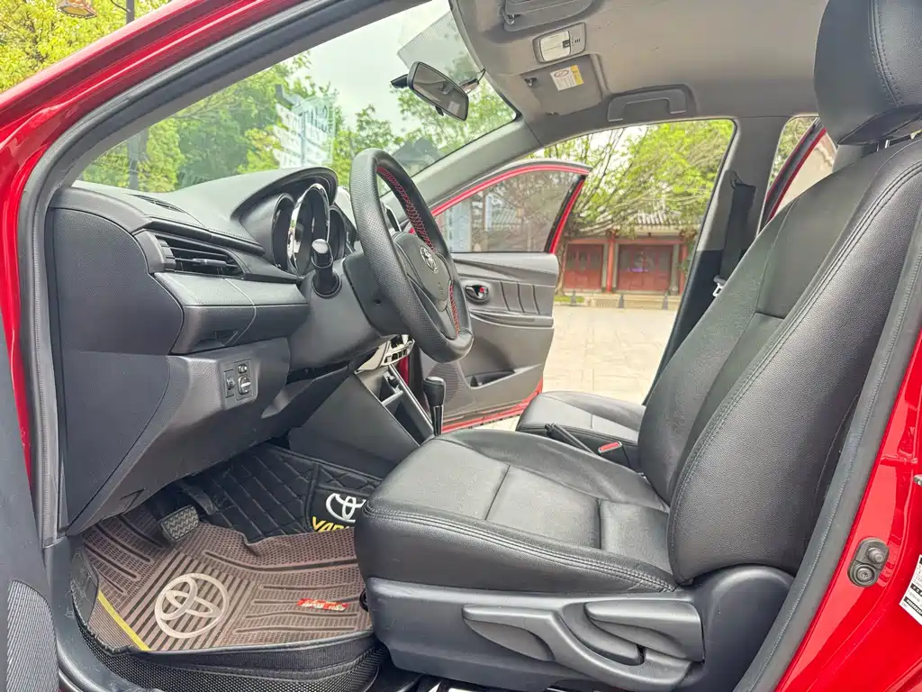 Toyota Yaris L — фото 4