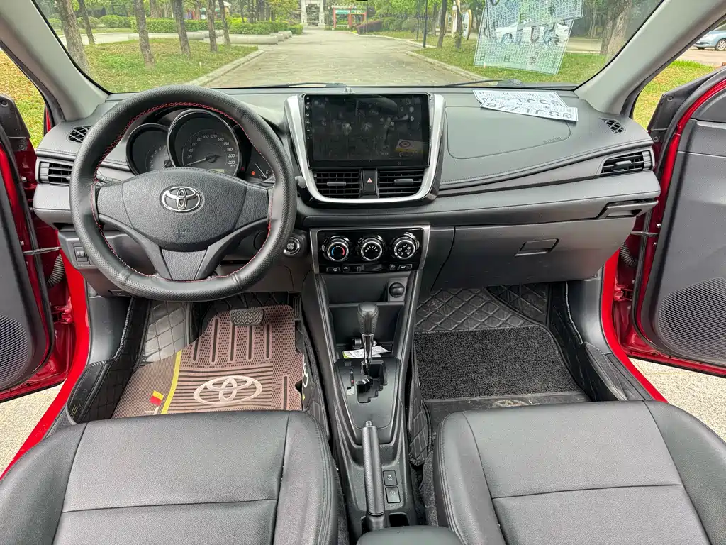 Toyota Yaris L — фото 5