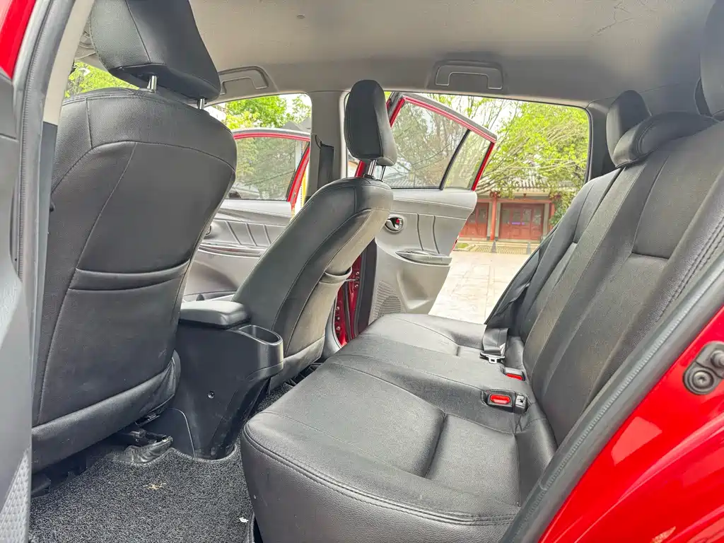 Toyota Yaris L — фото 6
