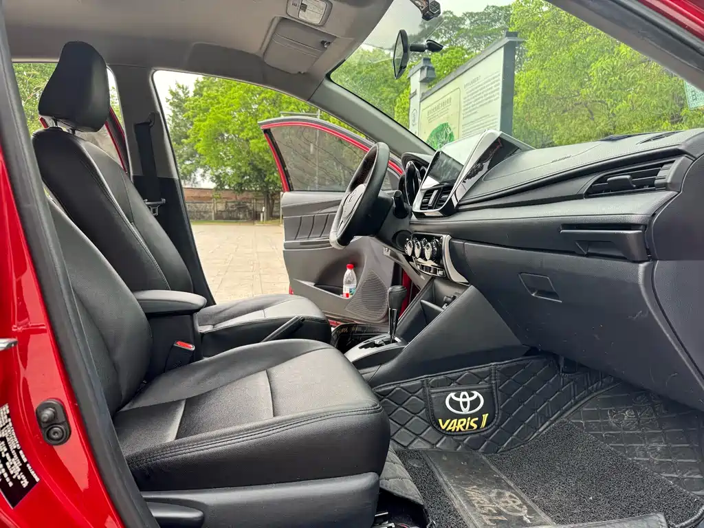 Toyota Yaris L — фото 7