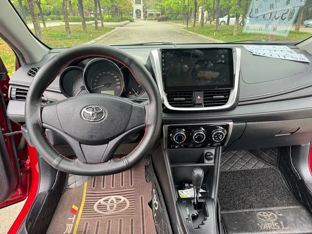 Toyota Yaris L — фото 8